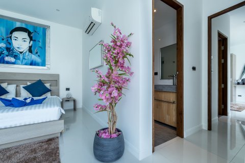 Villa in Phuket, Thailand 4 bedrooms № 137830 - photo 25