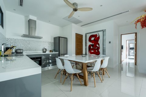 Villa in Phuket, Thailand 4 bedrooms № 137830 - photo 21