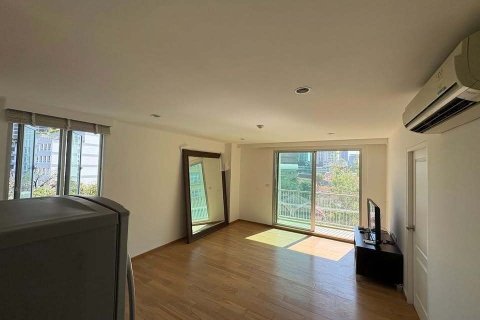 Студия в кондо в Ваттхане, Бангкок, Таиланд № 152998 - фото 1