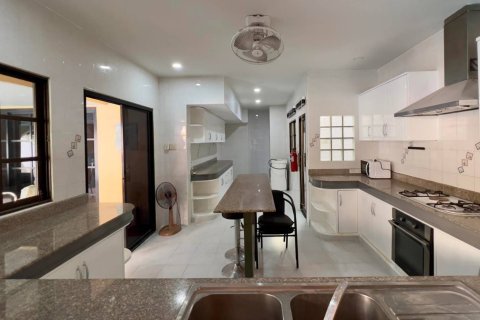 Вилла в Паттайе, Таиланд с 12 спальнями  № 152996 - фото 6