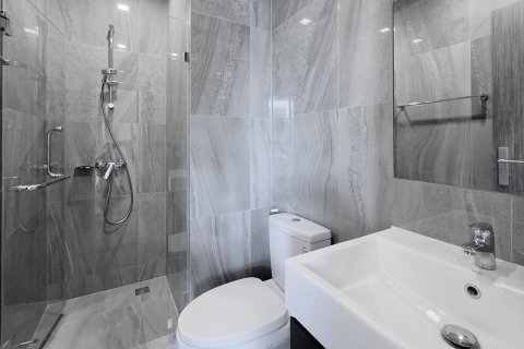 Condo in Watthana, Bangkok, Thailand, 2 bedrooms № 201163 - photo 3