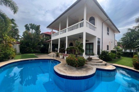 Вилла в Хуа Хине, Таиланд с 3 спальнями  № 114189 - фото 1