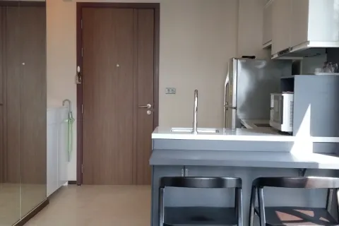 Studio dans le Condo à Khlong Toei, Bangkok, Thaïlande  № 154187 - photo 2