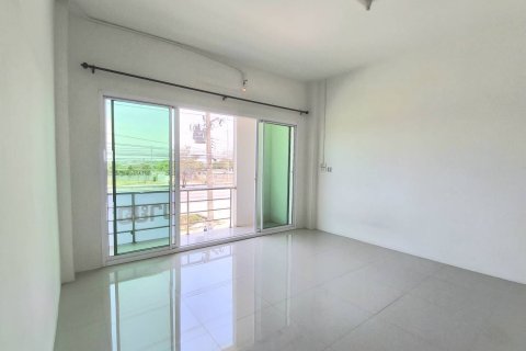Townhouse in Saraburi, Thailand 3 bedrooms № 171704 - photo 9