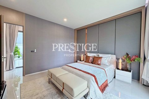 House in Pattaya, Thailand 6 bedrooms № 197642 - photo 12