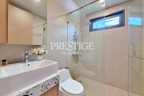 House in Pattaya, Thailand 6 bedrooms № 197642 - photo 26