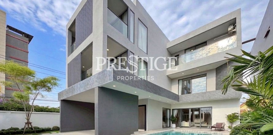 House in Pattaya, Thailand 6 bedrooms № 197642