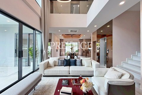 House in Pattaya, Thailand 6 bedrooms № 197642 - photo 4