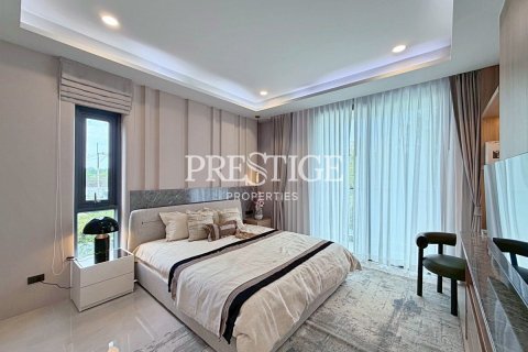 House in Pattaya, Thailand 6 bedrooms № 197642 - photo 24