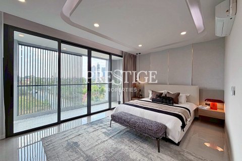House in Pattaya, Thailand 6 bedrooms № 197642 - photo 27