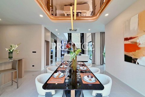 House in Pattaya, Thailand 6 bedrooms № 197642 - photo 6
