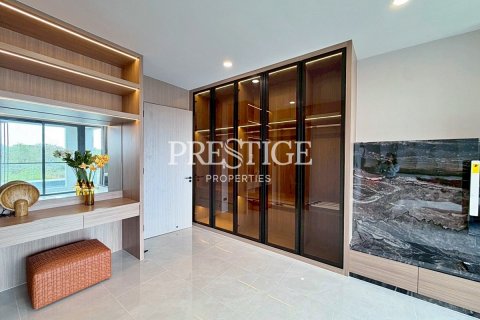 House in Pattaya, Thailand 6 bedrooms № 197642 - photo 19