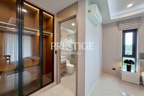 House in Pattaya, Thailand 6 bedrooms № 197642 - photo 25