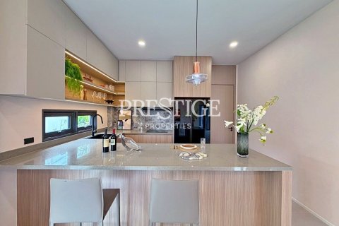 House in Pattaya, Thailand 6 bedrooms № 197642 - photo 9