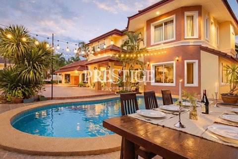 Maison à Pattaya, Thaïlande 7 chambres № 197644