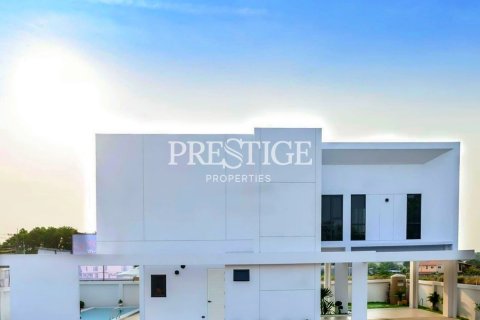 House in Pattaya, Thailand 4 bedrooms № 197646
