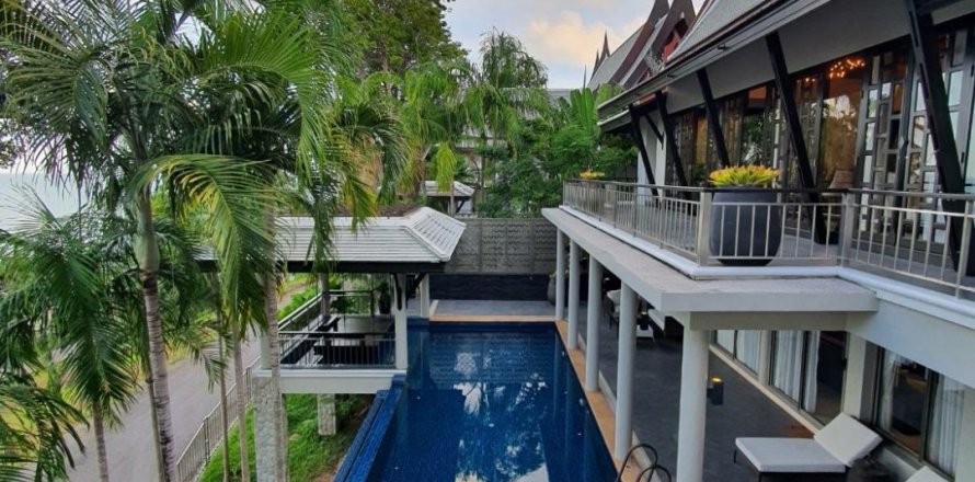 Villa in Phuket, Thailand 5 bedrooms № 179711