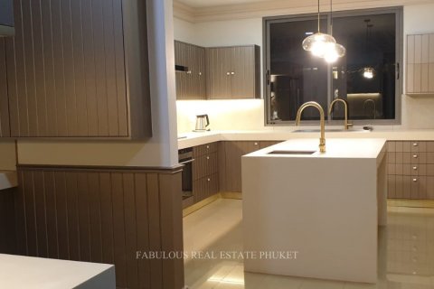 Villa in Phuket, Thailand 5 bedrooms № 179711 - photo 19