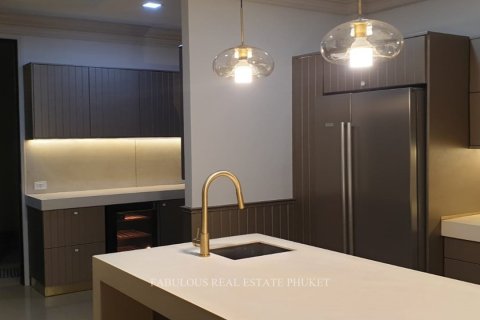 Villa in Phuket, Thailand 5 bedrooms № 179711 - photo 16