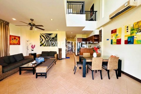 Condo in Pattaya, Thailand, 3 bedrooms  № 198610