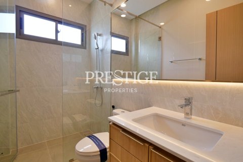 House in Pattaya, Thailand 4 bedrooms № 198608 - photo 27