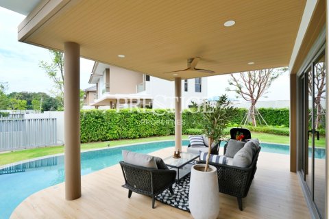 House in Pattaya, Thailand 4 bedrooms № 198608 - photo 3