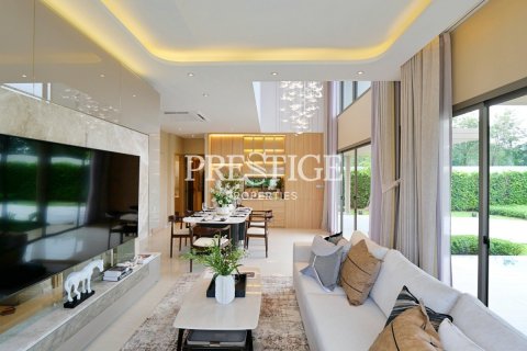 House in Pattaya, Thailand 4 bedrooms № 198608 - photo 4