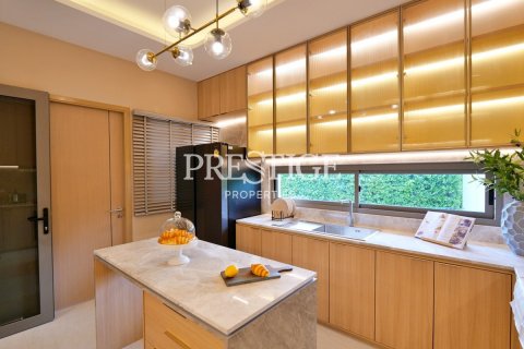 House in Pattaya, Thailand 4 bedrooms № 198608 - photo 9