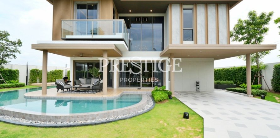 House in Pattaya, Thailand 4 bedrooms № 198608