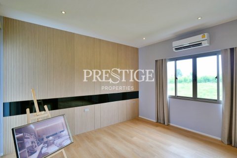 House in Pattaya, Thailand 4 bedrooms № 198608 - photo 25