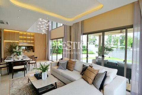 House in Pattaya, Thailand 4 bedrooms № 198608 - photo 5