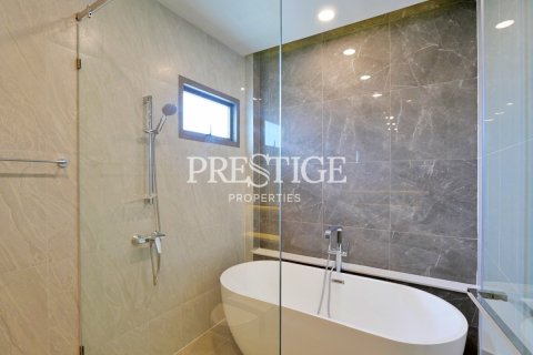 House in Pattaya, Thailand 4 bedrooms № 198608 - photo 20