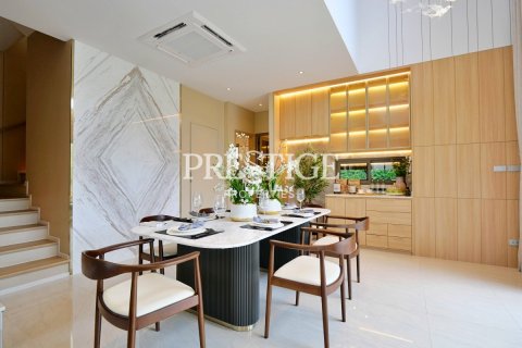 House in Pattaya, Thailand 4 bedrooms № 198608 - photo 7
