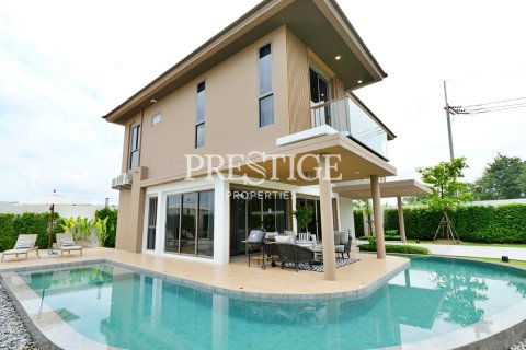 House in Pattaya, Thailand 4 bedrooms № 198608 - photo 2