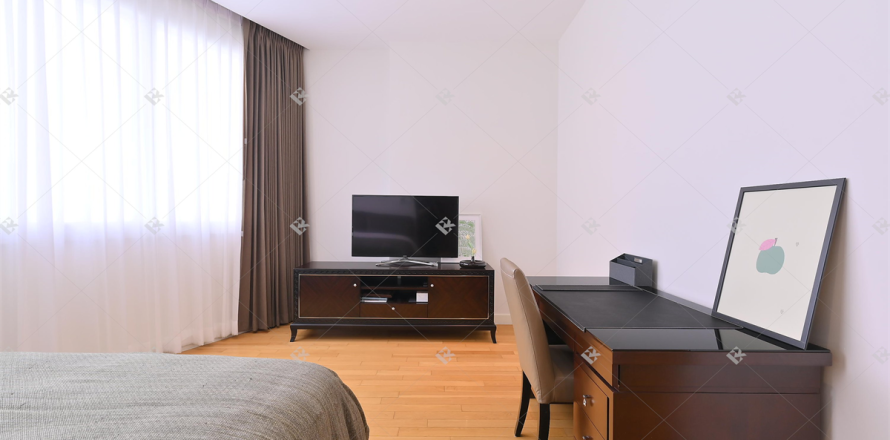 Condo in Bangkok, Thailand, 3 bedrooms  № 187461