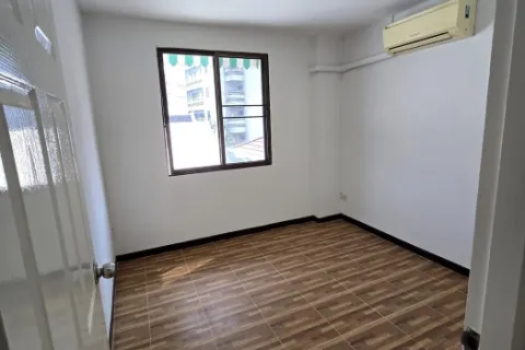 Reihenhaus in Watthana, Bangkok, Thailand 4 Schlafzimmer № 216091 - Foto 9