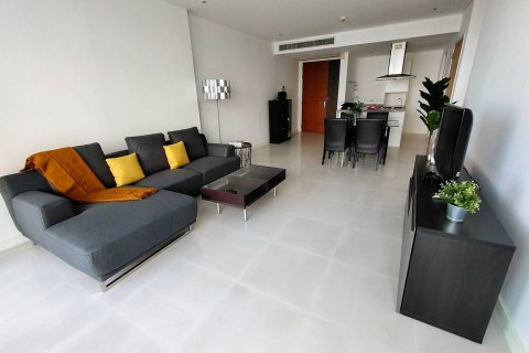 Condo in Bangkok, Thailand, 2 bedrooms  № 143113 - photo 2