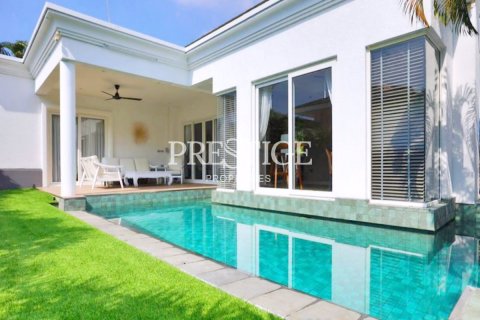 House in Pattaya, Thailand 3 bedrooms № 197721
