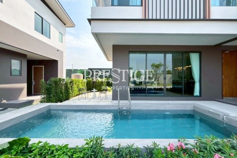 House in Pattaya, Thailand 4 bedrooms № 197720 - photo 2