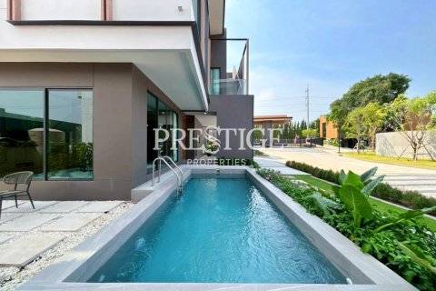 House in Pattaya, Thailand 4 bedrooms № 197720 - photo 29