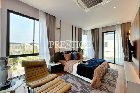 House in Pattaya, Thailand 4 bedrooms № 197720 - photo 16