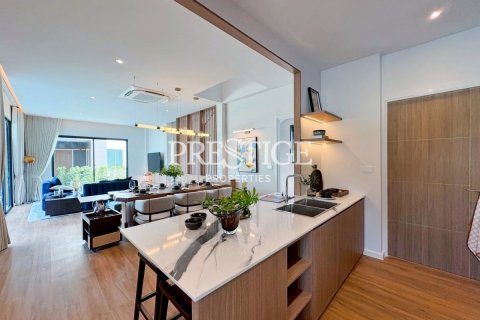 House in Pattaya, Thailand 4 bedrooms № 197720 - photo 11