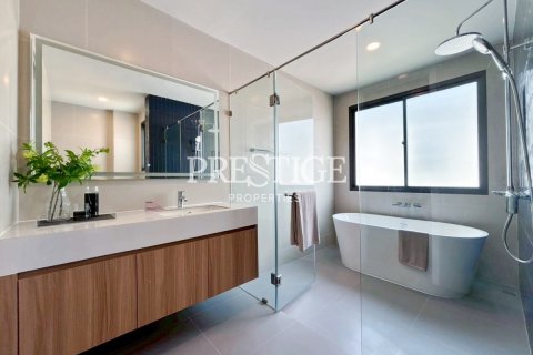 House in Pattaya, Thailand 4 bedrooms № 197720 - photo 19