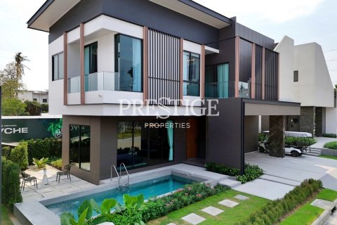 House in Pattaya, Thailand 4 bedrooms № 197720
