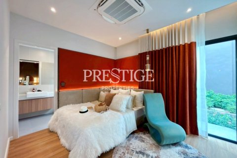 House in Pattaya, Thailand 4 bedrooms № 197720 - photo 12