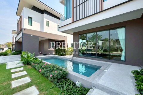 House in Pattaya, Thailand 4 bedrooms № 197720 - photo 30