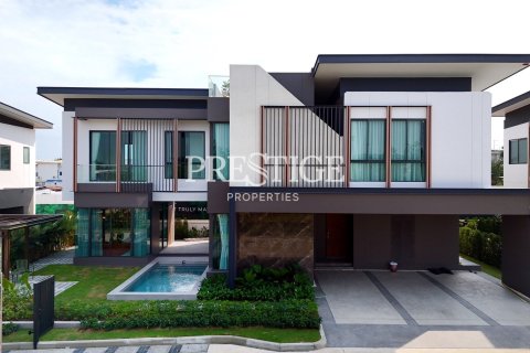 House in Pattaya, Thailand 4 bedrooms № 197718