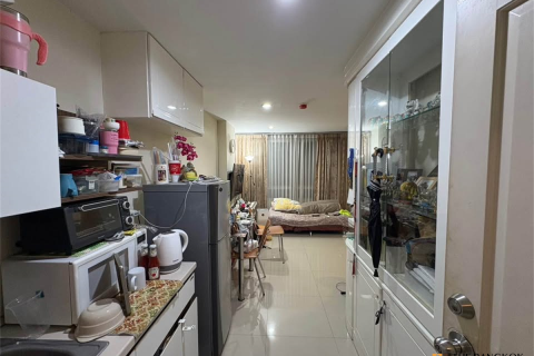 Condo in Bangkok, Thailand, 1 bedroom  № 186087 - photo 2