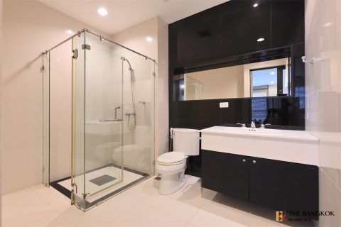 Condo in Bangkok, Thailand, 2 bedrooms № 184426 - photo 2