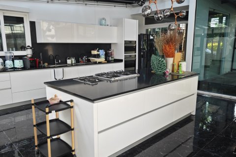 House in Chiang Mai, Thailand 9 bedrooms № 158288 - photo 17